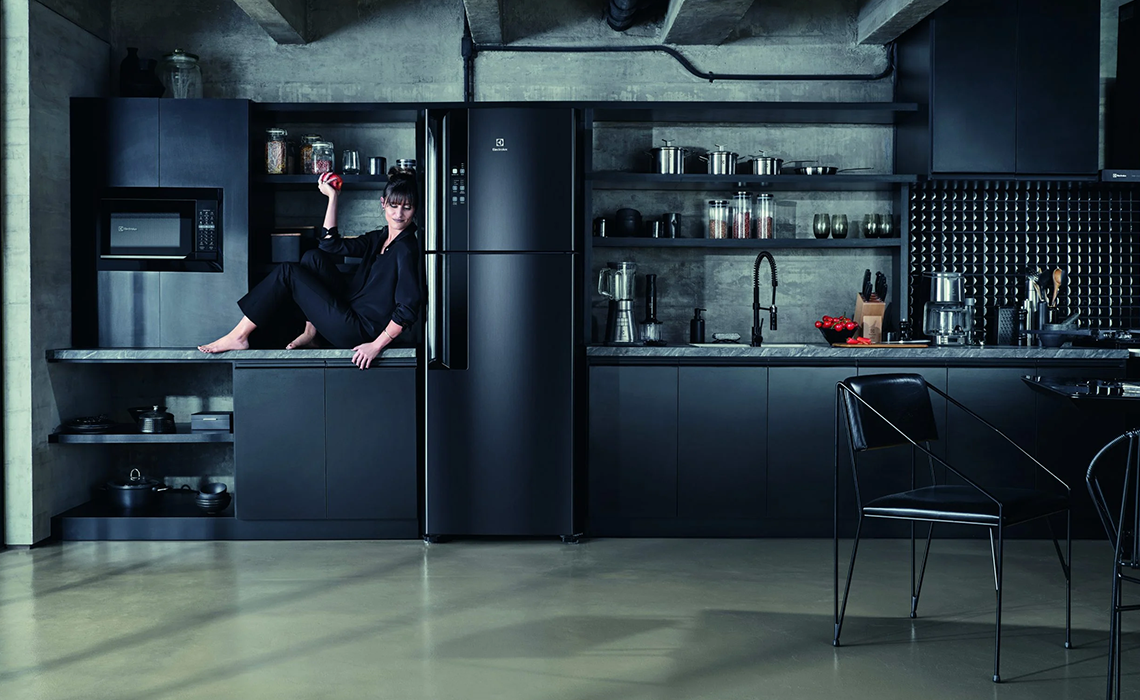 electrolux-case-study-girl-in-kitchen