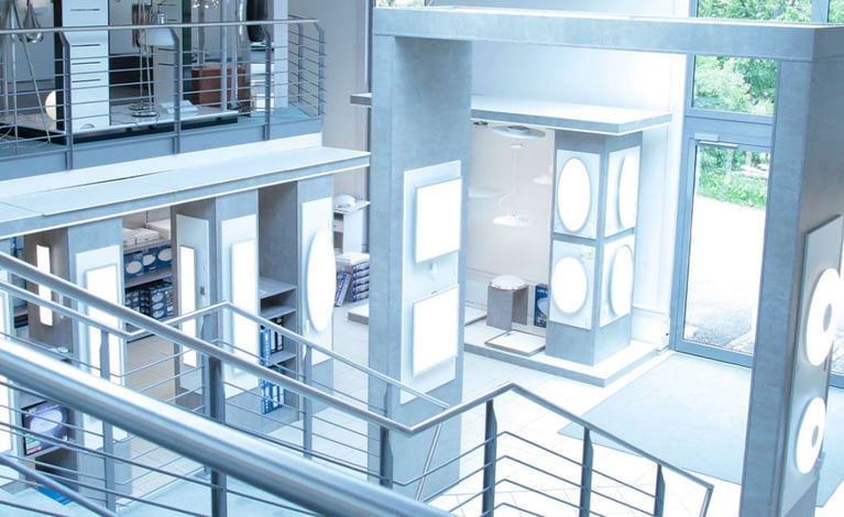 nave-customer-story-light-store-inline